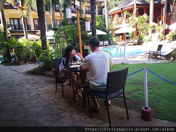 早餐 in  Boracay Tropics Restort Hotel 熱帶渡假村