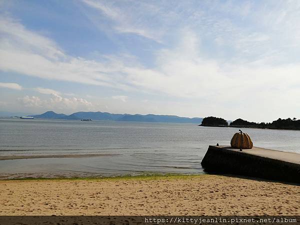 黃南瓜　草間彌生　直島