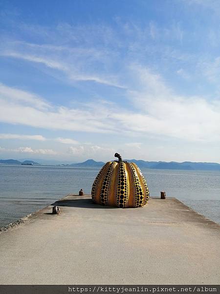 黃南瓜　草間彌生　直島