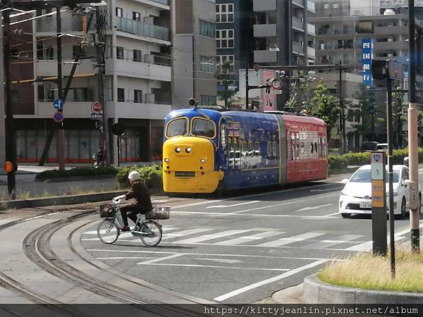 搭路面電車來去岡山城玩耍趣