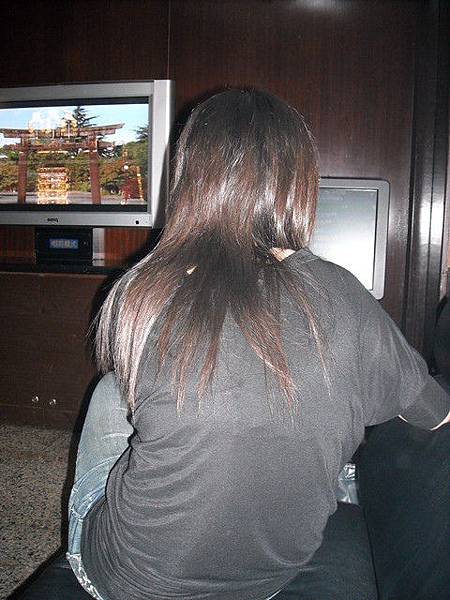 婷的背影。