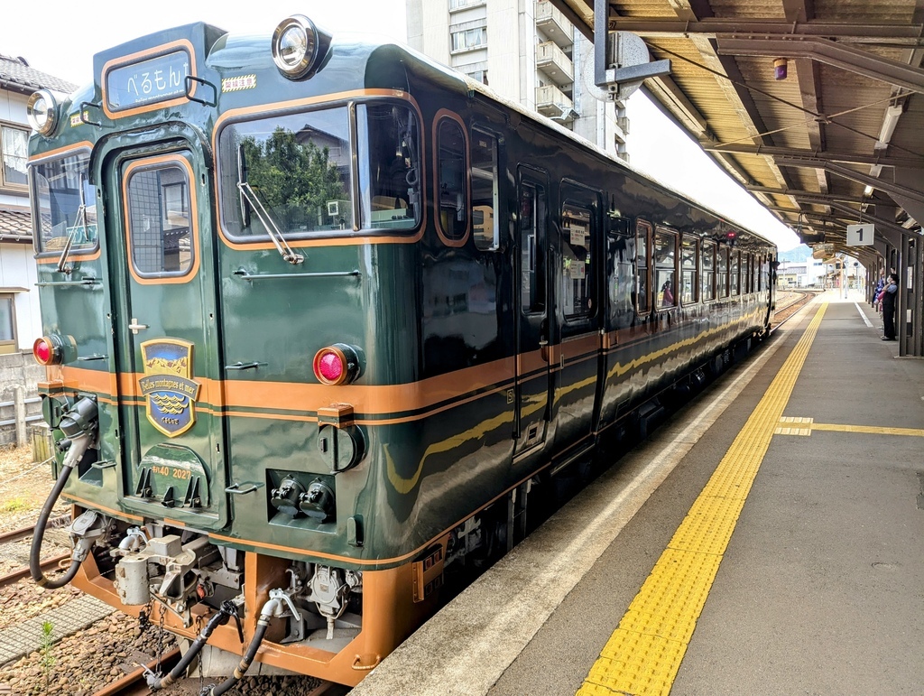 べるもんた瑰麗山海號列車 行駛於北陸富山 城端線・氷見線観 べるもんた瑰麗山海號列車 行駛於北陸富山 城端線・氷見線観