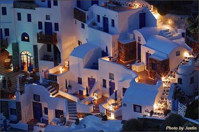 夜晚灯光的Santorini.jpg