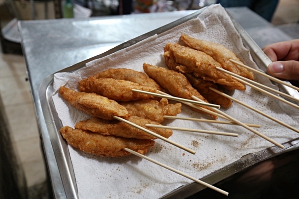 屏東東港華僑市場瑞字號旗魚黑輪4274 屏東東港華僑市場瑞字號旗魚黑輪4274
