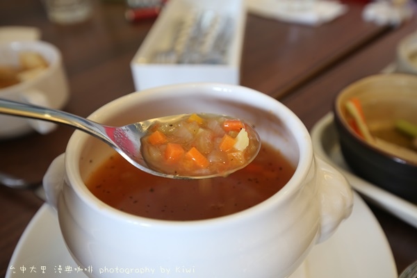 台中大里美食漫典咖啡輕食養生健康海鮮義大利麵.番茄百匯健康煲.漫典起司牛肉丸5030