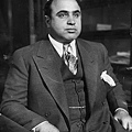 Al_Capone_in_1930.jpg
