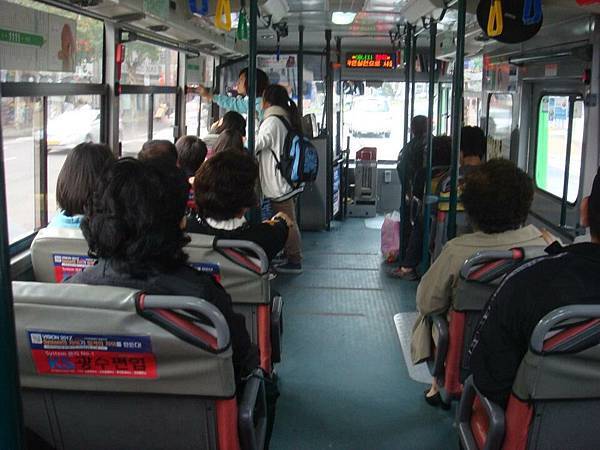 搭公車去４９天拍攝地韓江的ＨＥＡＶＥＮ餐廳（ＡＮＤＯ）