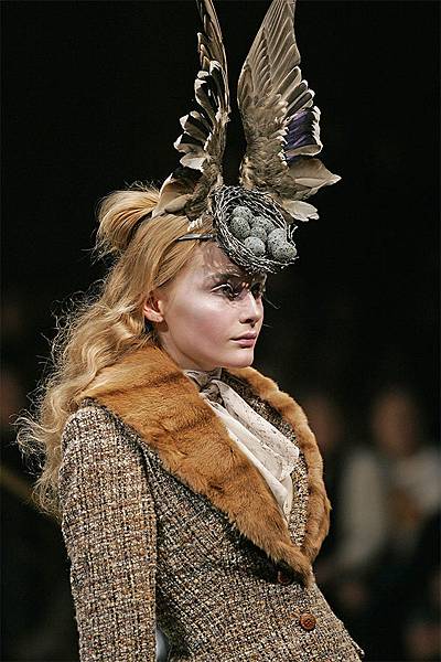 Birds_Nest_Headdress_610px.jpg