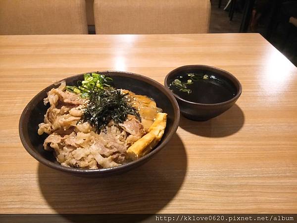 「有財號手打麵」牛肉丼飯.jpg