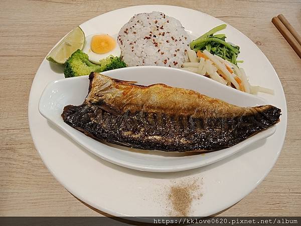 「Ivy%5Cs Kitchen」薄鹽鯖魚飯.jpg