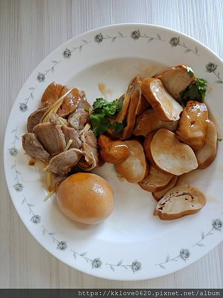 「北埔麵攤」滷蛋嘴邊肉素雞.jpg