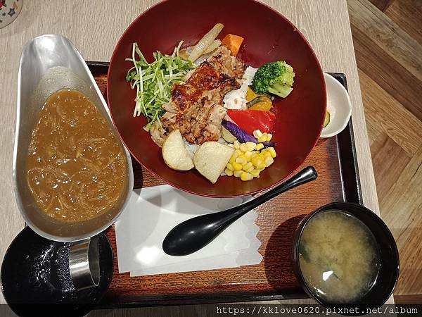 「大戶屋」炭烤雞肉什蔬和風咖哩蓋飯01.jpg