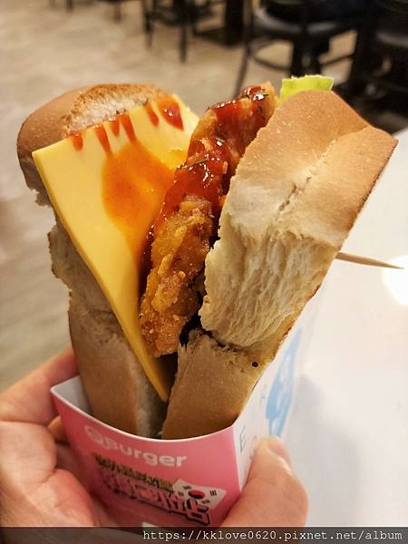 「Q Burger」韓式辣醬脆雞起士02.jpg