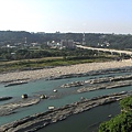 2.河水像歐洲的湖，居然是碧藍牛奶色的.JPG