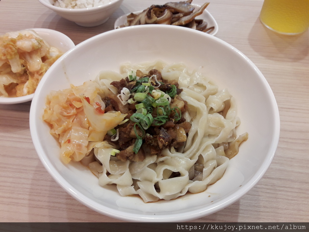 小元心燃麻辣堂|麻辣乾拌燃麵、麻辣滷肉飯|番茄麻辣煲|白胡椒