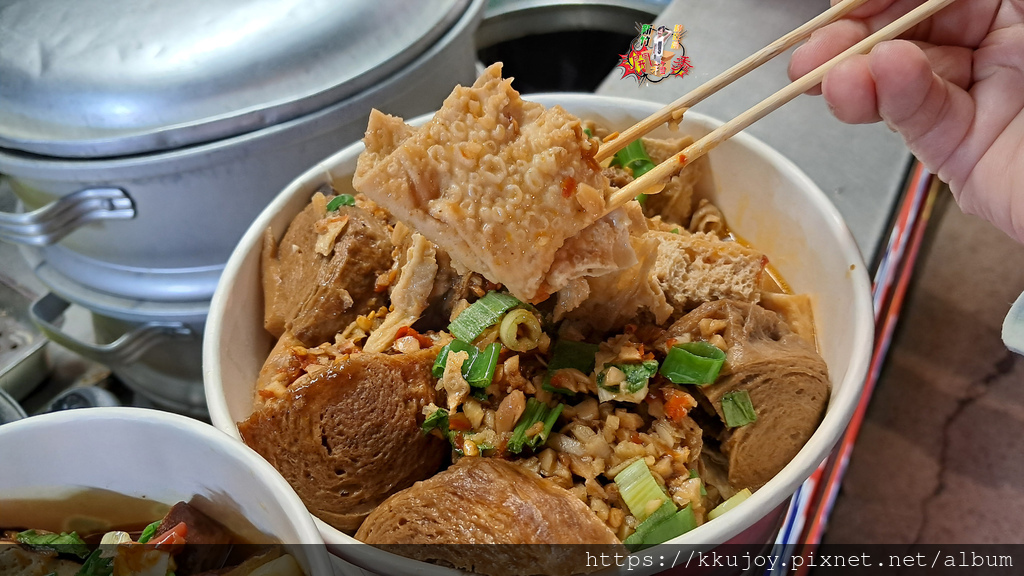 灶腳古早味蒜香烏龍豆干|竹北夜市推薦美食|蒜香米血烏龍豆干|