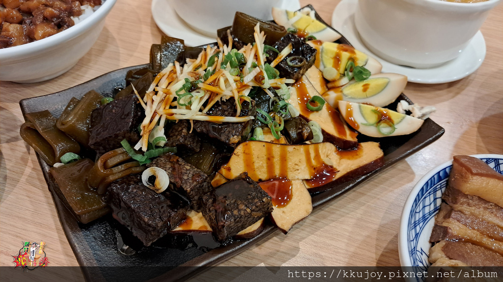 台中大里美食|林記飯館|大里滷肉飯便當|銅板價美食|控肉軟Q