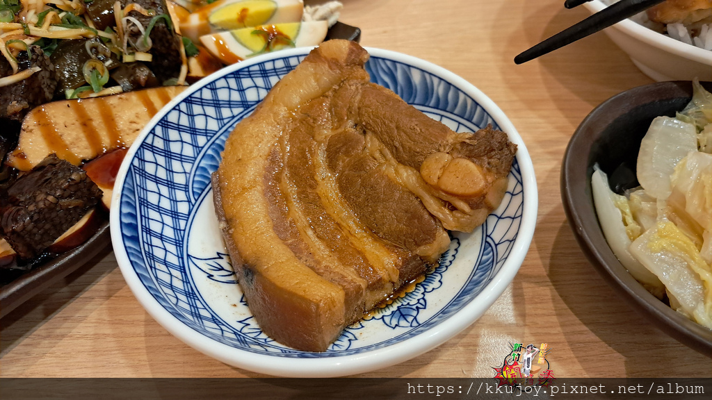 台中大里美食|林記飯館|大里滷肉飯便當|銅板價美食|控肉軟Q