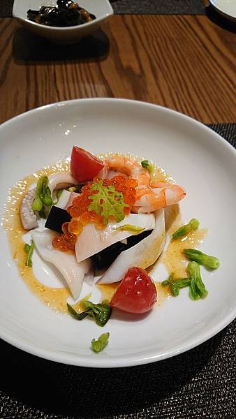 漁曜海物之四喜堂私廚-桔醬透抽白蝦冷盤 漁曜海物之四喜堂私廚-桔醬透抽白蝦冷盤