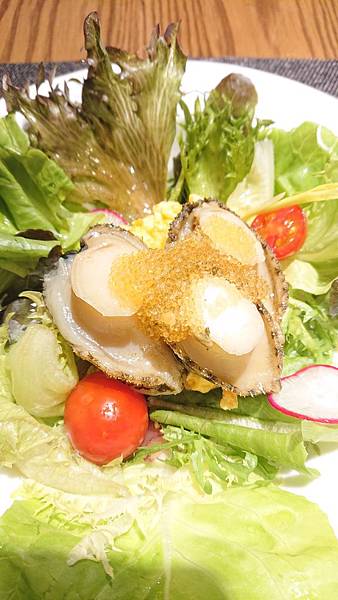 漁曜海物之四喜堂私廚-飛魚卵九孔溫沙拉 漁曜海物之四喜堂私廚-飛魚卵九孔溫沙拉