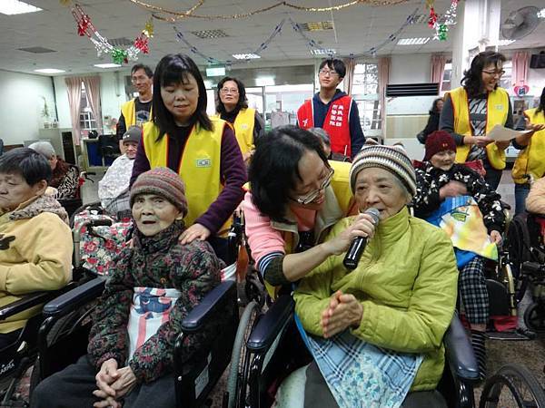 1031214中山區團委會-市立醫院關懷長者活動 (15).jpg