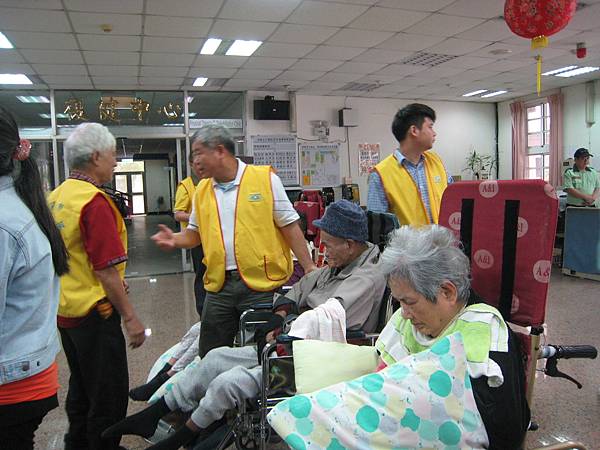 1050501 救國團基隆市中山區團委會 105年5月份月報會暨公益服務市立醫院~關懷長者活動 (6).JPG