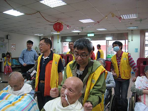 1050501 救國團基隆市中山區團委會 105年5月份月報會暨公益服務市立醫院~關懷長者活動 (2).JPG