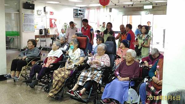 1070506(日) 救國團基隆市中山區團委會至市立醫院關懷長者活動 (2).JPG 1070506(日) 救國團基隆市中山區團委會至市立醫院關懷長者活動 (2).JPG