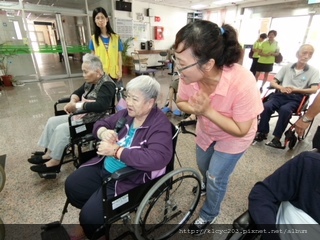 1070708(日) 救國團基隆市中山區團委會至市立醫院關懷長者活動 (9).JPG