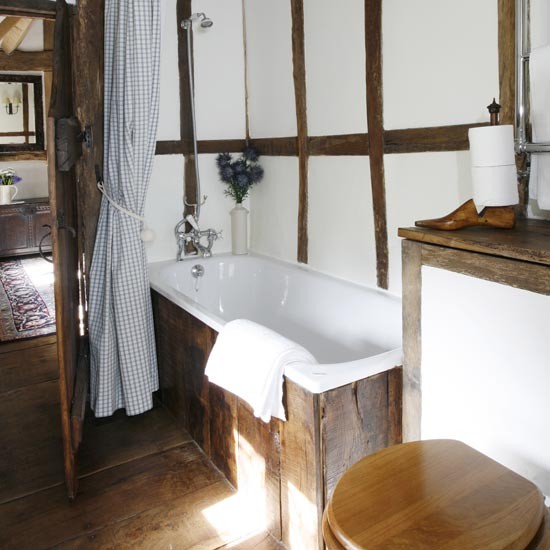 96_00000ddcd_a1c7_orh550w550_small-rustic-bathroom-with-beams