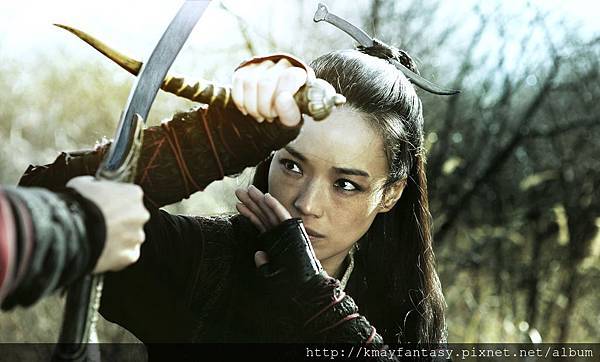 《刺客聶隱娘》舒淇持羊角匕首光點影業提供蔡正泰攝影