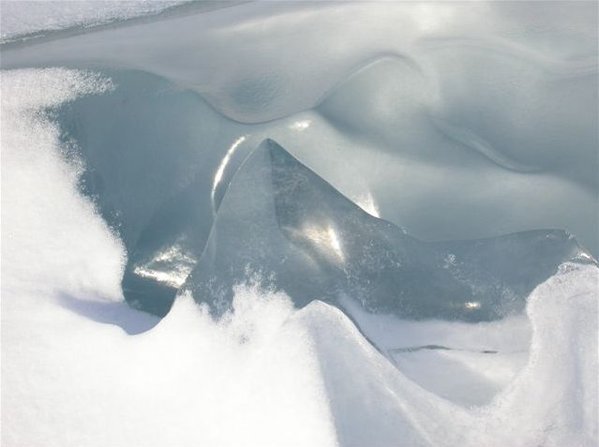 急凍南極冰浪？「藍光」冰浪震撼南極