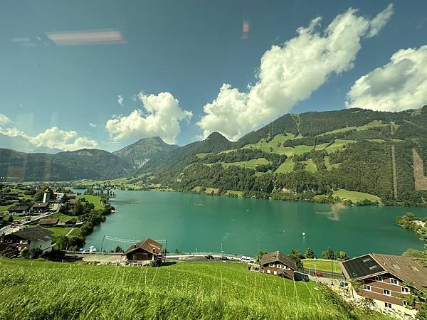 【瑞士】黃金列車~Luzern->Interlaken