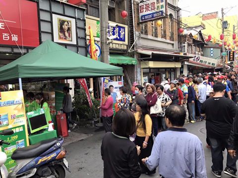 葡萄糖胺飲排隊-媽祖遶境.jpg