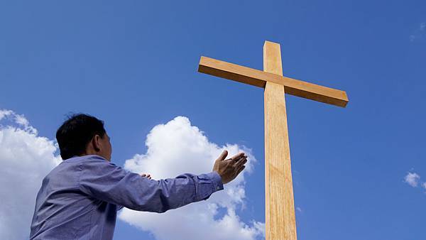 基督徒仰望十字架