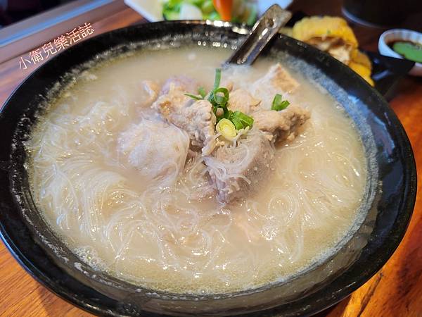 宜蘭美食．午鯖．海鮮料理．必點芋頭米粉．蘇澳美食｜宜蘭早午餐｜南方澳美食