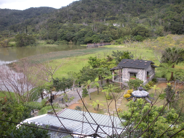 哭泣湖畔咖啡屋民宿-全部都用石頭蓋的房子