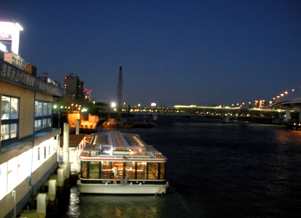 海邊吹風看夜景