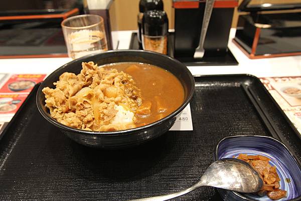 咖哩+牛肉丼只要480日元