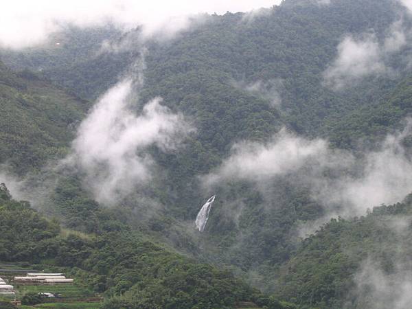 放晴的天氣，沿路都可看到漂亮的風景