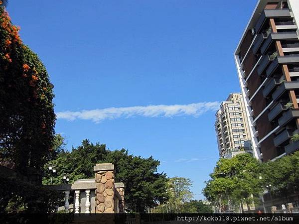 104.1.10 新竹市護城河親水公園旁天空.JPG