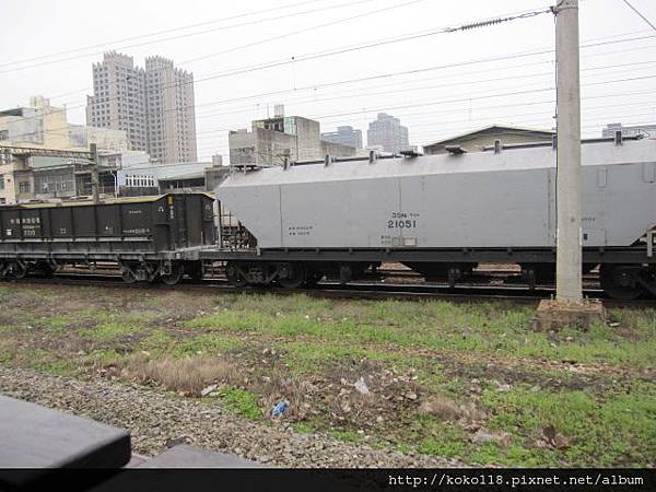 104.3.8 新竹市鐵道藝術村-運水泥火車3.JPG