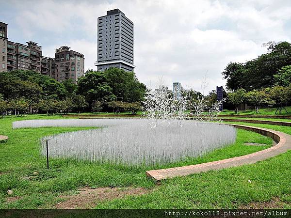 105.8.14 新竹公園音悅廣場-地景藝術1.JPG