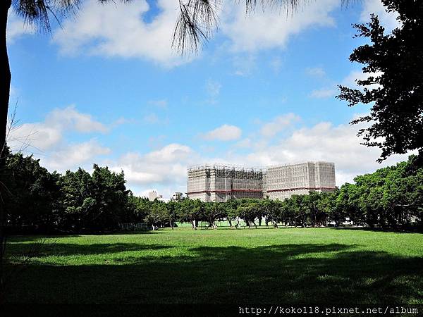 105.10.15 交通大學博愛校區-天空1.JPG