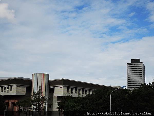 106.12.13 交通大學博愛校區-藍天,新竹市體育館.JPG