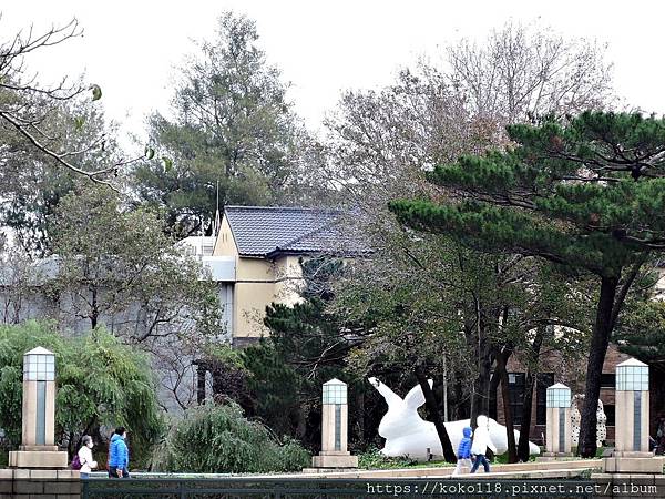 109.1.1 新竹公園-玻工館-兔子3.JPG