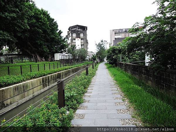 109.6.13 交通大學博愛校區外-汀甫圳-步道1.JPG