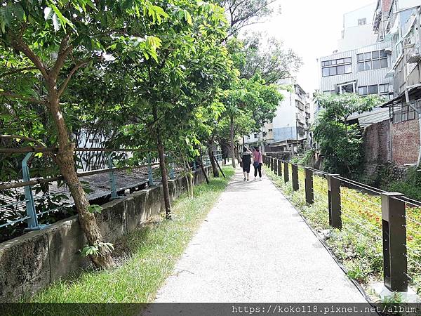 109.7.3 交通大學博愛校區外-汀甫圳步道.JPG