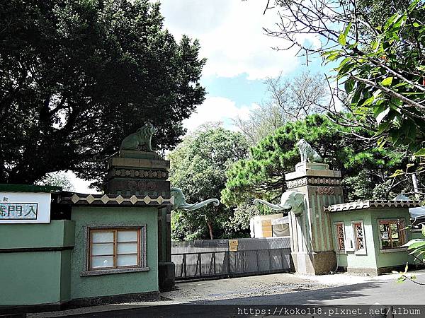 110.8.15 新竹動物園-大象門.JPG