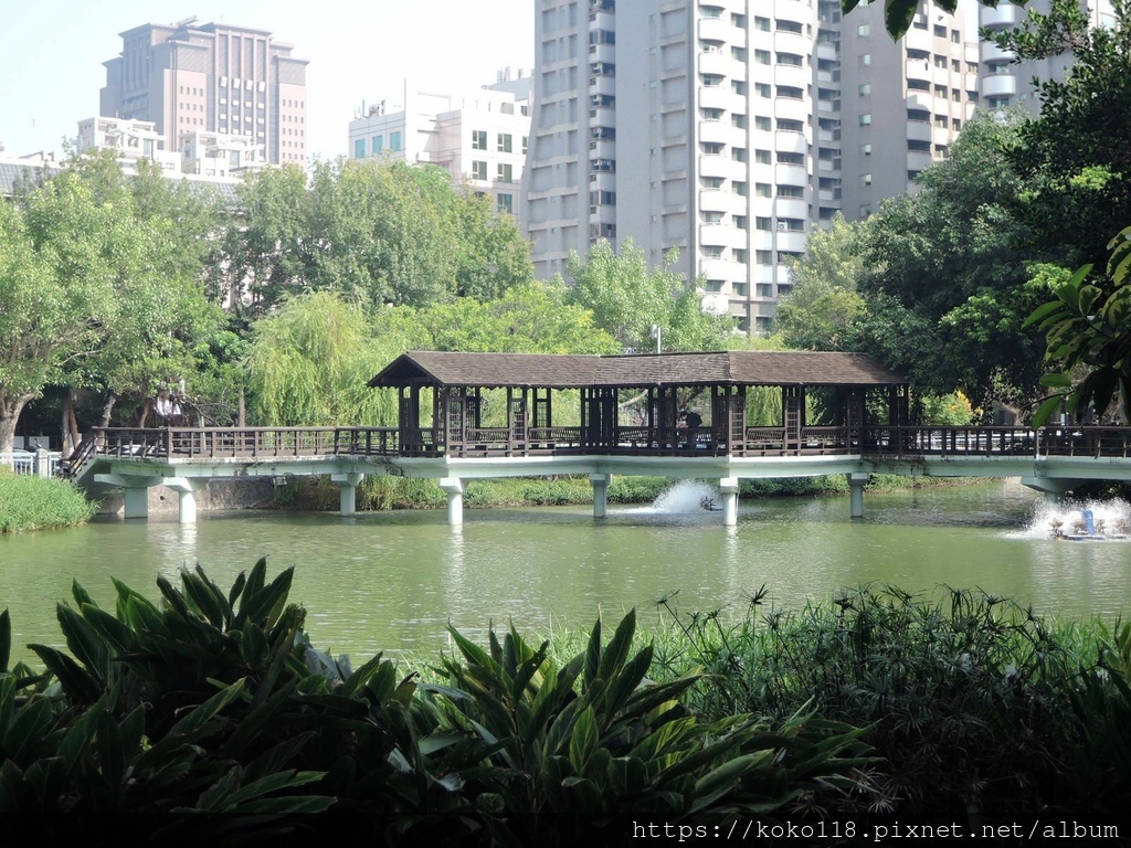 111.10.2 新竹公園-麗池.JPG